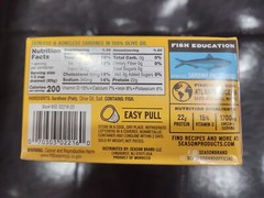 6 SEASON SKINLESS & BONELESS SARDINES 100 % OLIVE OIL 4.38 OZ EACH 07/2026 WILD