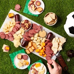 HICKORY FARMS GIFT BASKETS SUMMER SAUSAGE SOCCER FIFA GAME SNACKS CHEESE MUSTARD