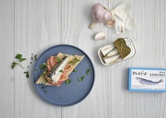 Sardines in Olive Oil, 4.2 Ounce Can (Pack of 5) Spanish Gourmet Wild Caught …