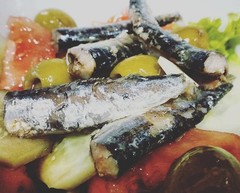 Canned Sardines in Olive Oil | 25/30 Sardines Per Tin | 1 x 130g Can
