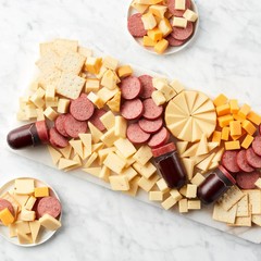 HICKORY FARMS GIFT BASKETS SUMMER SAUSAGE FAMILY PARTY GIFTS CHEESE MUSTARD MEAT