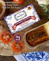12 Pk Santo Amaro Piri Piri Spicy Wild Sardines in Tomato Sauce (120g/un)