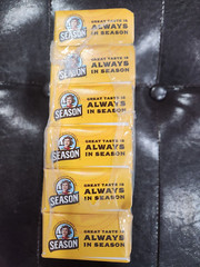 6 SEASON SKINLESS & BONELESS SARDINES 100 % OLIVE OIL 4.38 OZ EACH 07/2026 WILD